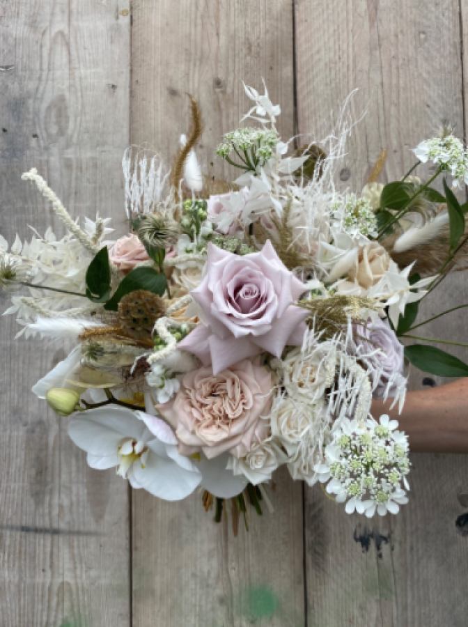 Elegant Simple Cream Bouquet