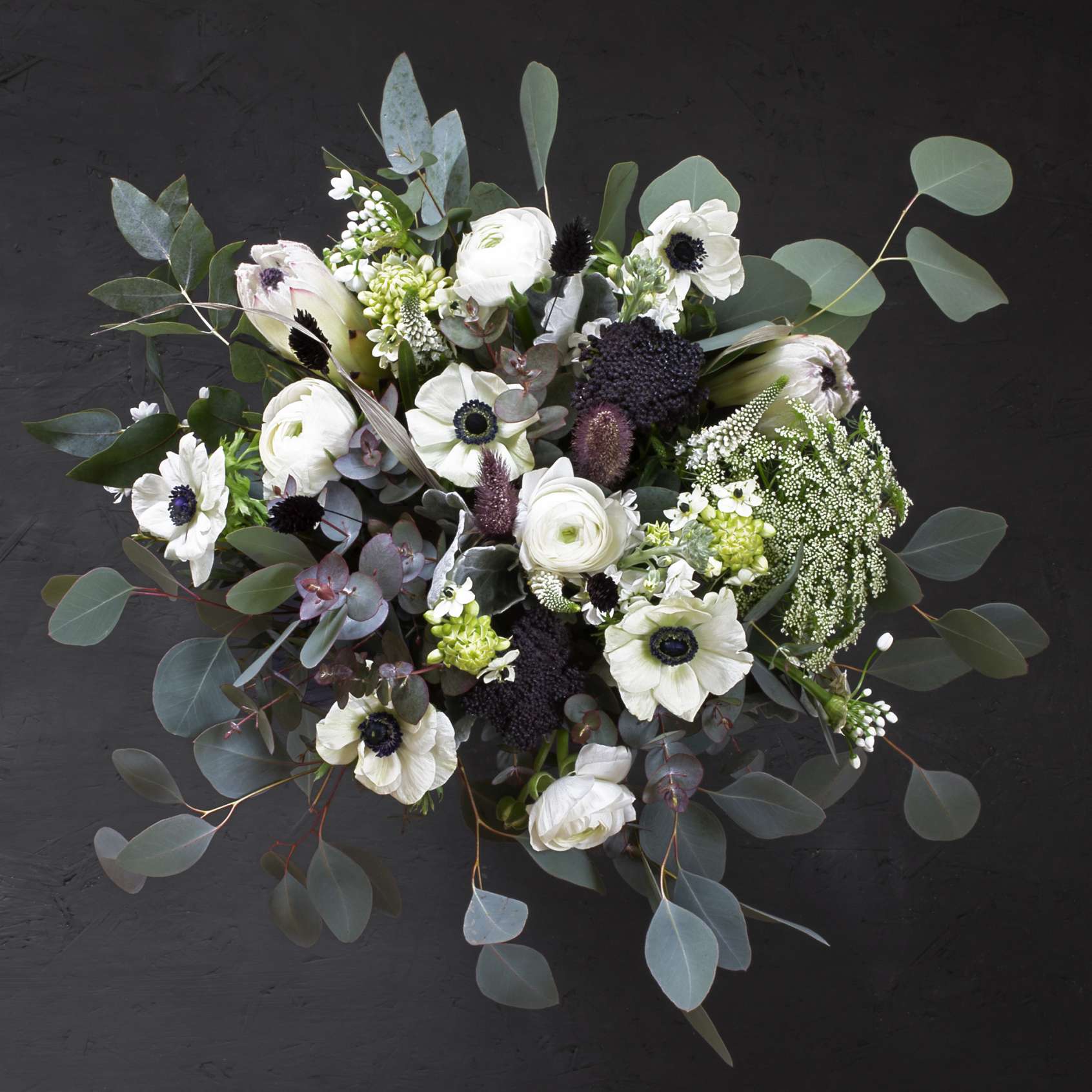 Mono-moments-day-flower-bouquet