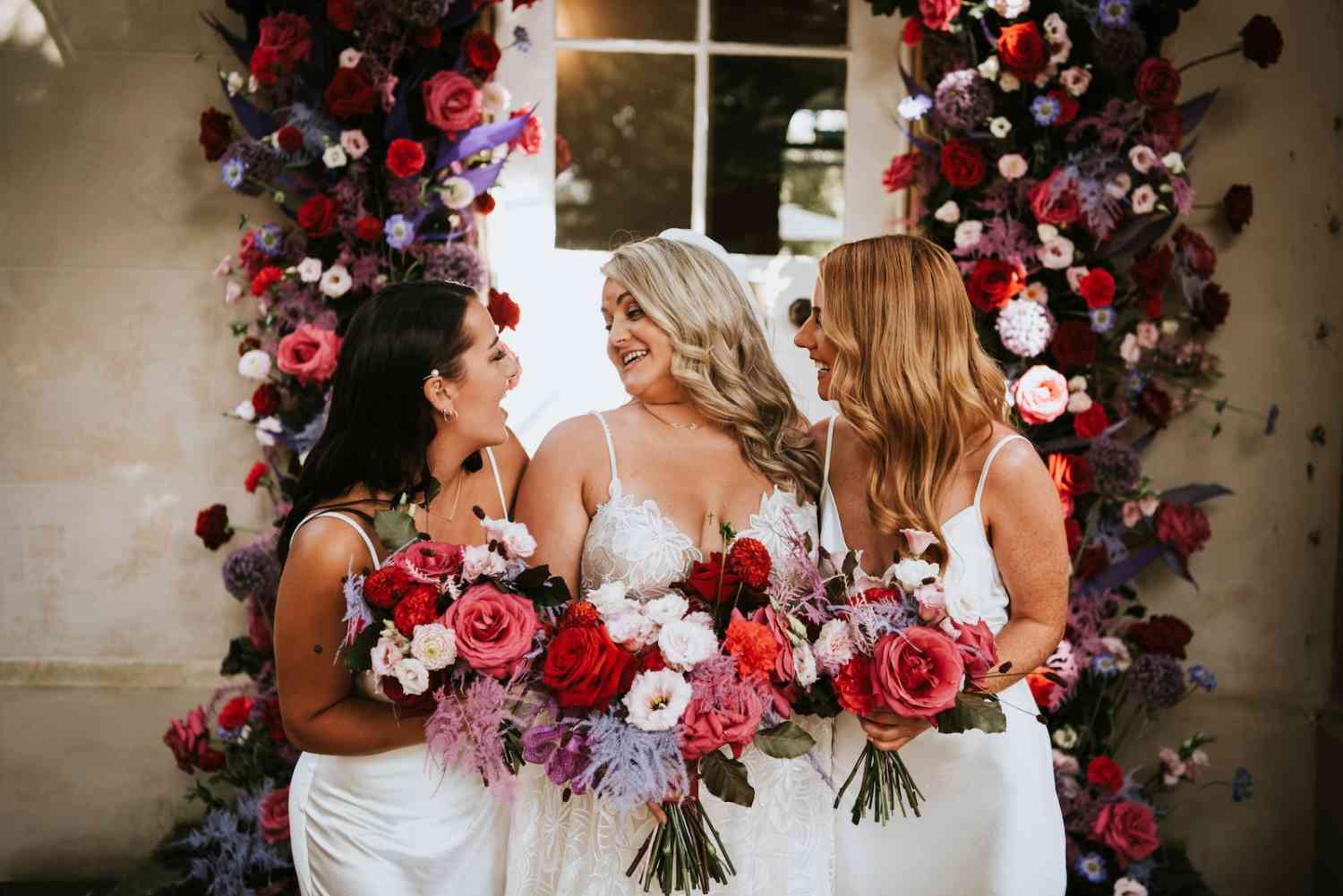 Bride With Bridesmaids Bouquets