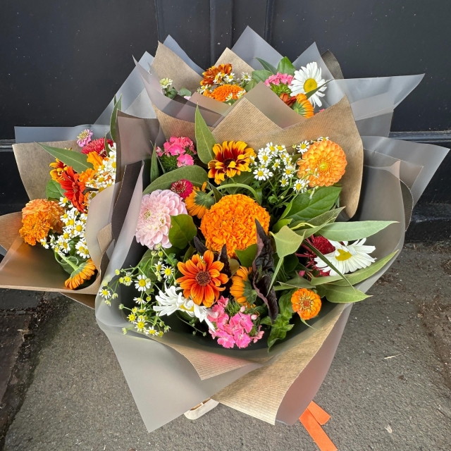Hey guys we’re back! Did you miss us cuz we missed you!🧡

BOUQUET OF THE WEEK!

Back by popular…